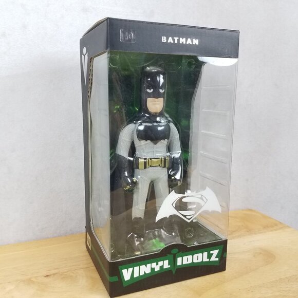 NEW Funko Vinyl Idolz #40 Batman 8" Figure Vinyl Collectible Superheroes - Picture 3 of 13